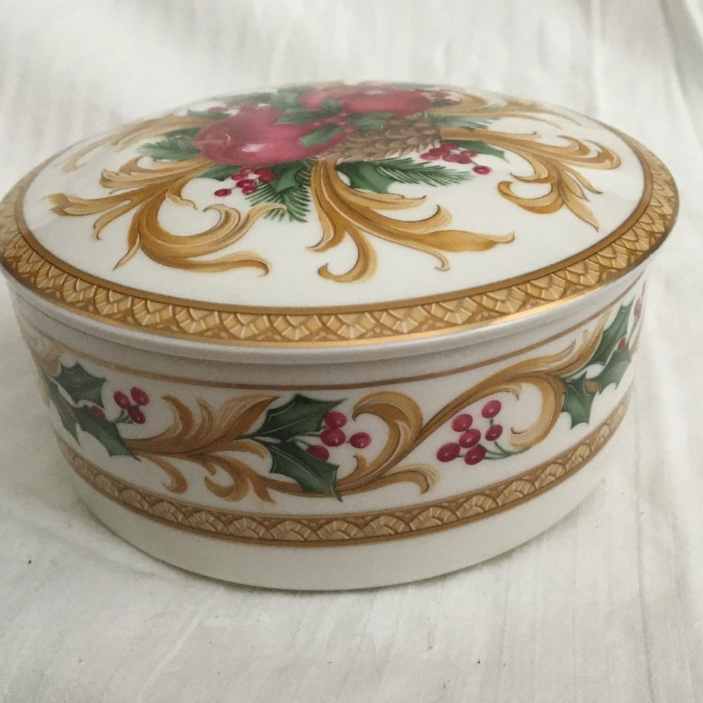 Mikasa Holiday Orchard Bowl with Lid